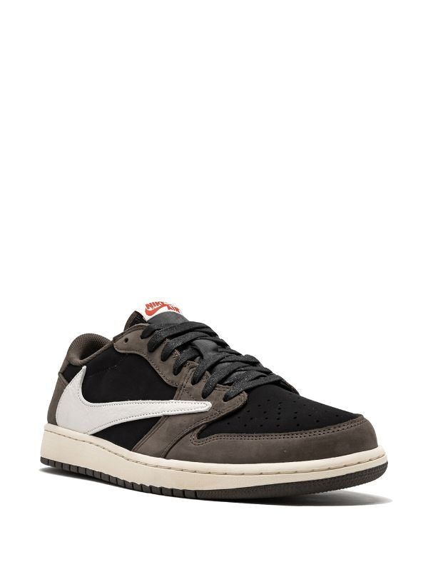 TRAVIS SCOTT AIR JORDAN 1 LOW SNEAKERS